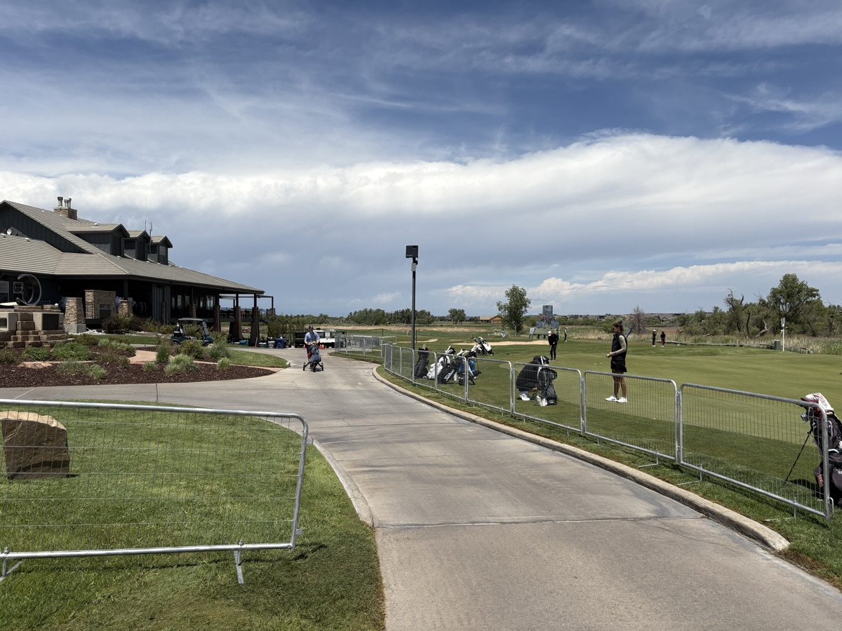 Tribute Fencing & Barricade temporary fencing lining the course at the Colorado Open golf championship
